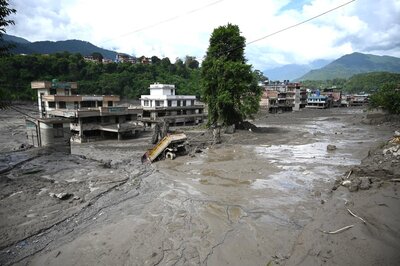  Dhunge, Bidur Municipality, Nepal. The huge flood devastated the whole city and left a lot of mud. Helvetas is doing emergency response. | © CSRC, local partner of PIN (Alliance 2015)