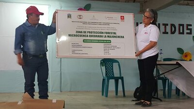 Entrega de declaratoria microcuenca Montaña Cimartagua | © Helvetas