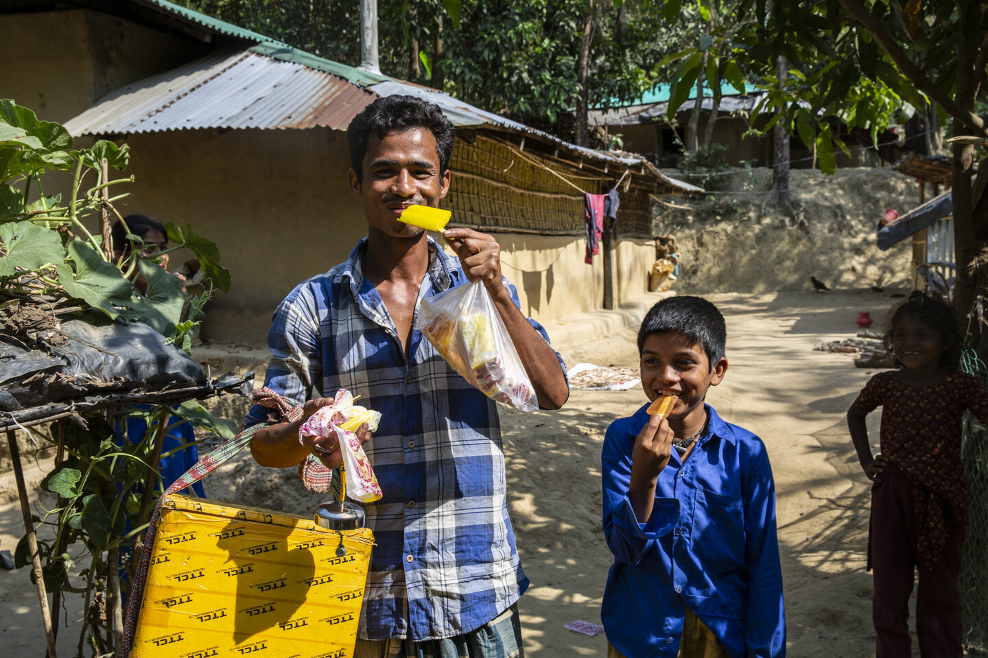 Einkommen dank Glacéverkauf in Bangladesch | © Patrick Rohr / Helvetas Einkommen dank Glacéverkauf in Bangladesch | © Patrick Rohr / Helvetas