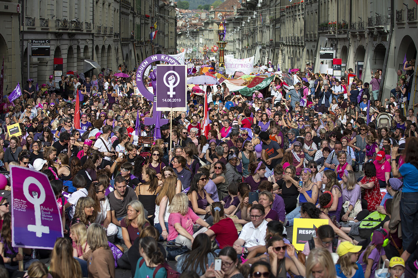 Der Frauenstreik qm 14. Juni in der Schweiz | © Peter Klaunzer / Keystone