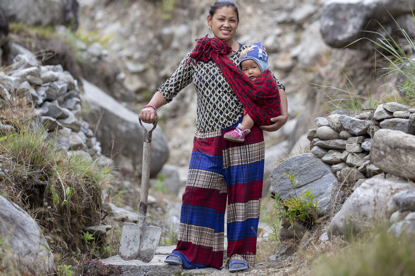 Sarina Lama  with her daughter in Halde, Helambu, Sindhupalchwok district, Nepal. 27 February 2020. | © Narendra Shrestha