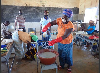 Burkina Faso: fabrication de savon | © Yacouba Lankoandé