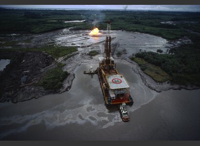 Oil rig, Nigeria | © Keystone/Magnum Photo/Peter Marlow